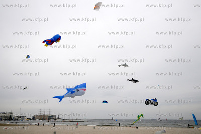 Przepiekne latawce wielkie i mniejsze krolowaly na...