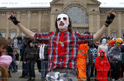 Przed Muzeum Narodowym w Szczecinie, na Wałach Chrobrego...