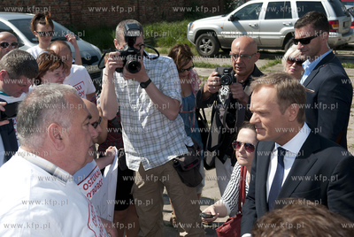Premier Donald Tusk podczas wizyty w Szczecinie. Nz....