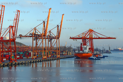 Nowe suwnice dla Baltyckiego Terminalu Kontenerowego...