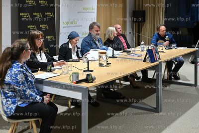 Biblioteka Sopocka. SOPOTEKA. Głośne czytanie fragmentów...