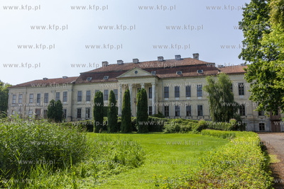 Pałac pruskiego rodu von Donhoff w Drogoszach na Mazurach....