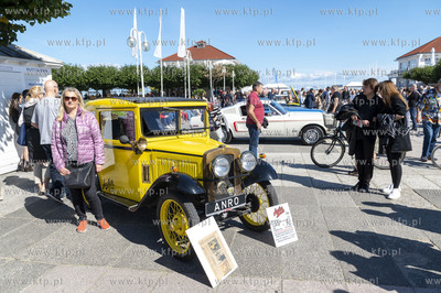 Sopot. 8. edycja pokazu klasycznych aut na skwerze...