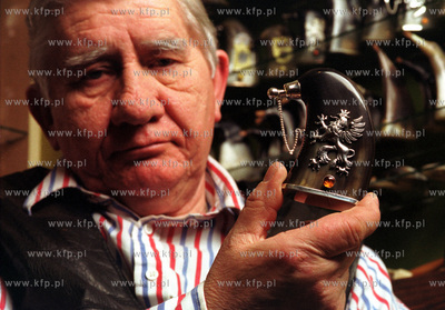 Pan Rudolf Krecki z Brodnicy Gornej k. Gdanska wytwarza...