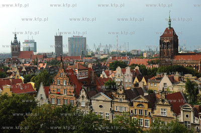Gdansk, widok z wiezy Muzeum Archeologicznego na kamienice...