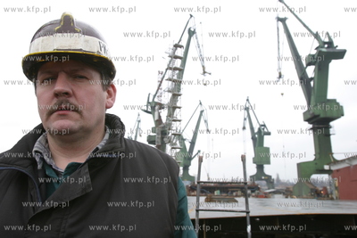 Marek Bronk - pracownik Stoczni Gdanskiej nalezacej...
