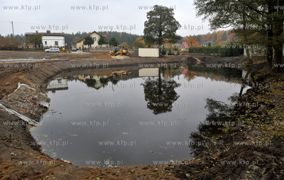 Wies Sulmin na Kaszubach. Rewitalizacja stawu. 29.10.2011...