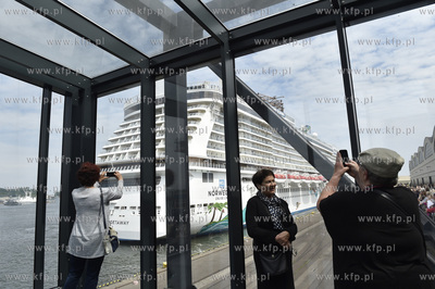 Zawinięcie statku wycieczkowego "Norwegian Getaway"...