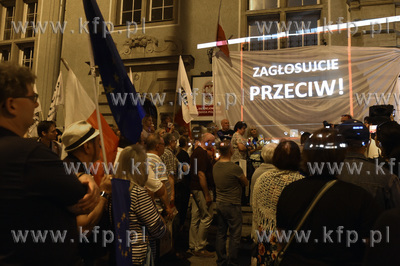 Gdańsk. Protest w obronie Konstytucji i łamaniu niezawisłości...