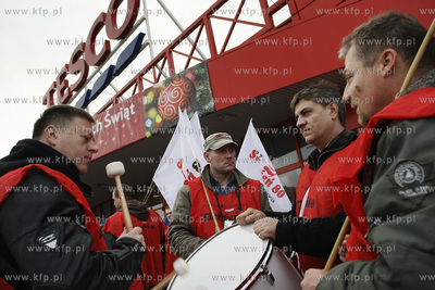 Gdynia. Wolny Zwiazek Zawodowy Sierpien 80 i OPZZ 
pod...