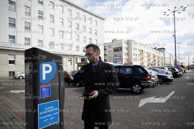 Gdynia. Parking przy Urzedzie Miejskim. 29.03.2012...