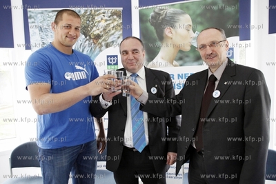 Gdansk. Ujecie wody Czarny Dwor. Konferencja prasowa...