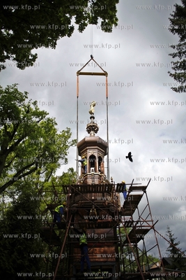 Politechnika Gdanska. Montaz odbudowanej po 67 latach...