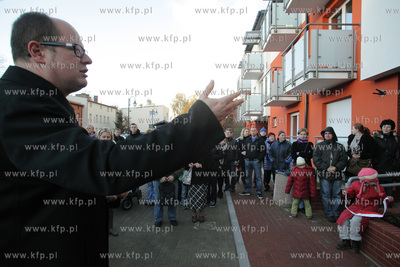 Uroczystosc przekazania kluczy nowym mieszkancom kamienic...