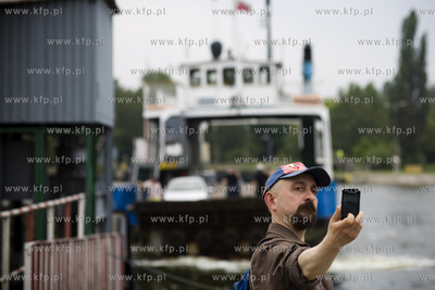 Ostatnie przeprawy przez Martwą Wisłe promem Wisłoujście.
31.05.2016
fot....