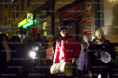 Manifestacja rodziców pod budynkiem  Kuratorium Oświaty...