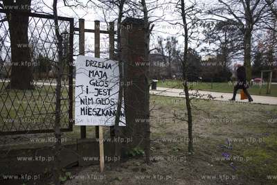 Sopot. Park przy Willi Herbstów.
30.03.2017
fot....