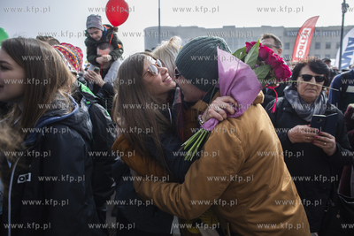 Powrót do portu w Gdyni żaglowca Dar Młodzieży...