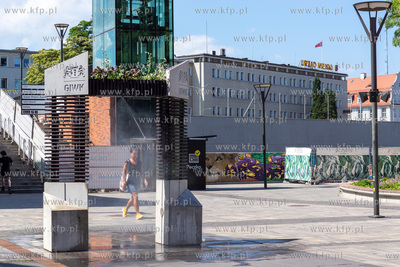 Mgiełka wodna wystawiona na placu przed Forum Gdańsk....