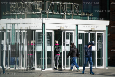 Wejcie do centrum handlowego Forum Gdańsk. 19.03.2025...