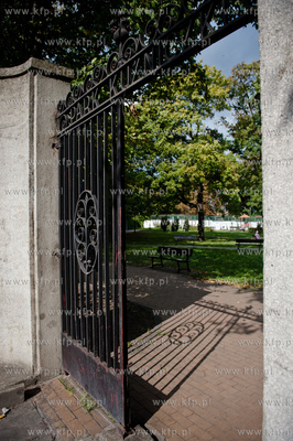 Park Kuzniczki  - zabytkowy, niewielki park w Gdansku...