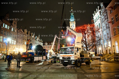 Gdansk. Na Dlugim Targu stanela najwyzsza w polsce...