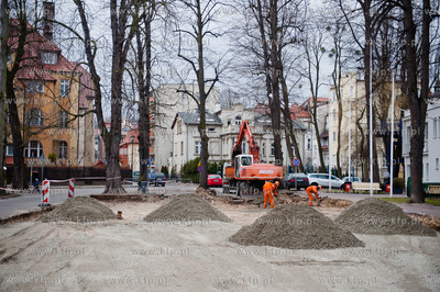 Sopot. Wymiana nawierzchni na parkingu przed Sopockimi...
