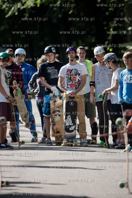 Sopot. Ul. Reja. II edycja Longboard Piknik, zawodow...