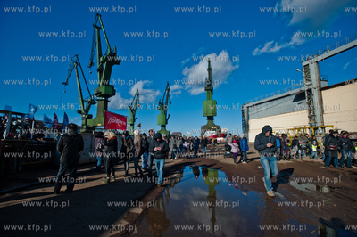 Stocznia Gdansk. Pochylnia B1. Wodowanie promu pasazersko-samochodowego...