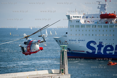 Gdynia. Swieto Morza. Pokaz dzialan antyterrorystycznych...