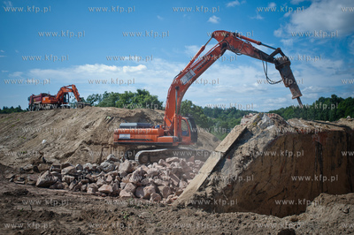 Gdansk. Wyburzanie wiaduktu przy ul. Ogrodowej, ktory...