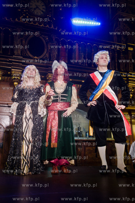 Gdansk. Dwor Artusa. Pierwszy odcinek improwizowanego...