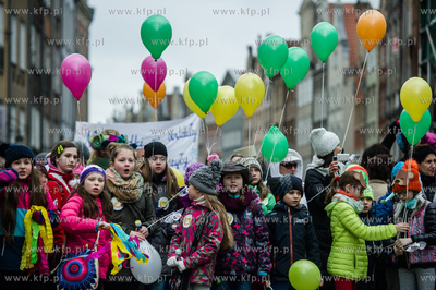 Gdansk. Wspolny przemarsz pod haslem Radoscia powitaj...
