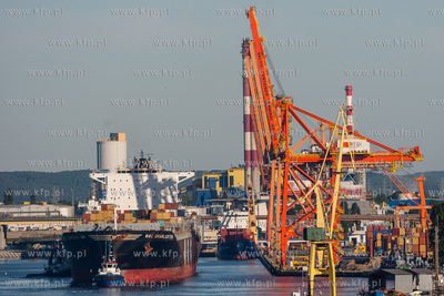 Najwiekszy kontenerowiec w historii portu MSC Charleston,...