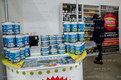 Gdansk. Hala postoczniowa przy ul. Doki 1. BioBazar...