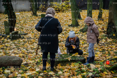 Gdańsk. Dzień Wszystkich Świętych.
Nz były Cmentarz...