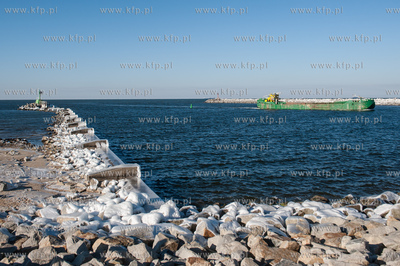 Gdańsk. Słoneczna, jednak mroźna pogoda na plaży...