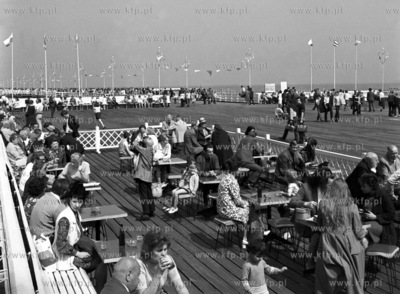 Letnia kawiarnia na molo w Sopocie. 06.1972 Czerwiec1972Kosycarz2p20...