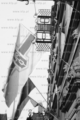 Szyld w formie metaloplastyki przed gdańskim biurem...