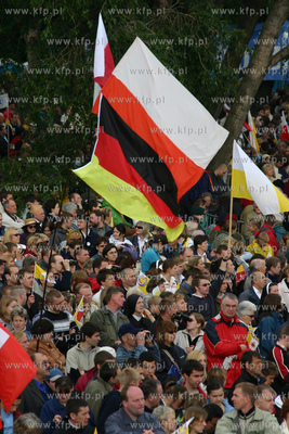 Wizyta papieza Benedykta XVI w Polsce. Tlum wiernych...