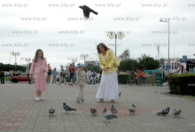 Senator Dorota Arciszewska z dziecmi (2,5-letni Gienio...
