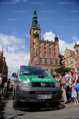 Gdansk. Dlugi Targ. Parada ucyestnikow 63 Miedzynarodowego...