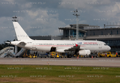Gdansk, Rebiechowo. Nz. Airbus A320-200 linii Air Memphis.
14.08.2009
fot....