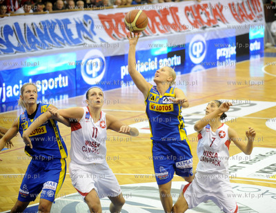 Krakow. Mecz ekstraklasy koszykarek
Wisla Can-Pack...