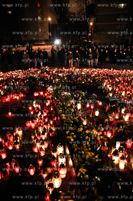 Apel Jasnogorki na Placu Solidarnosci w intencji ofiar...