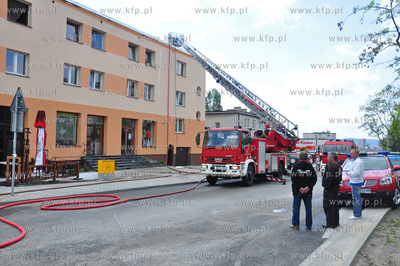 Gdynia - Obluze. Pozar dachu jednego z blokow na ul....