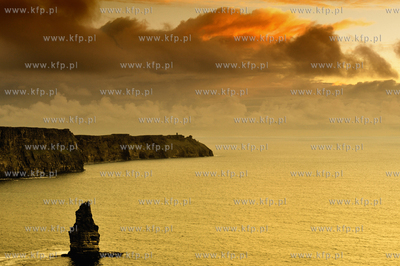 Irlandia, Klify Mocheru. Polozone w hrabstwie Clare,...