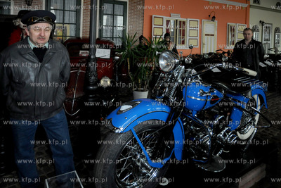 Prezentacja nowoodrestaurowanego mootcykla Harley -...