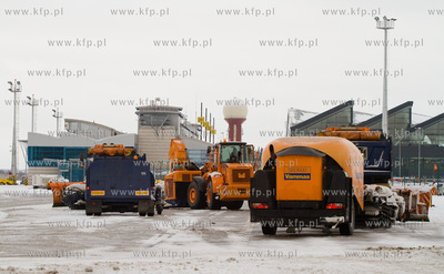 Zima w Porcie Lotniczym Gdansk im. Lecha Walesy. 19.02.2013...