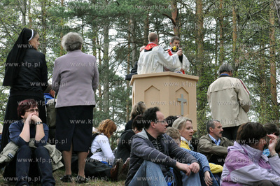 Tysiące pielgrzymów uczestniczyło w drodze krzyżowej...